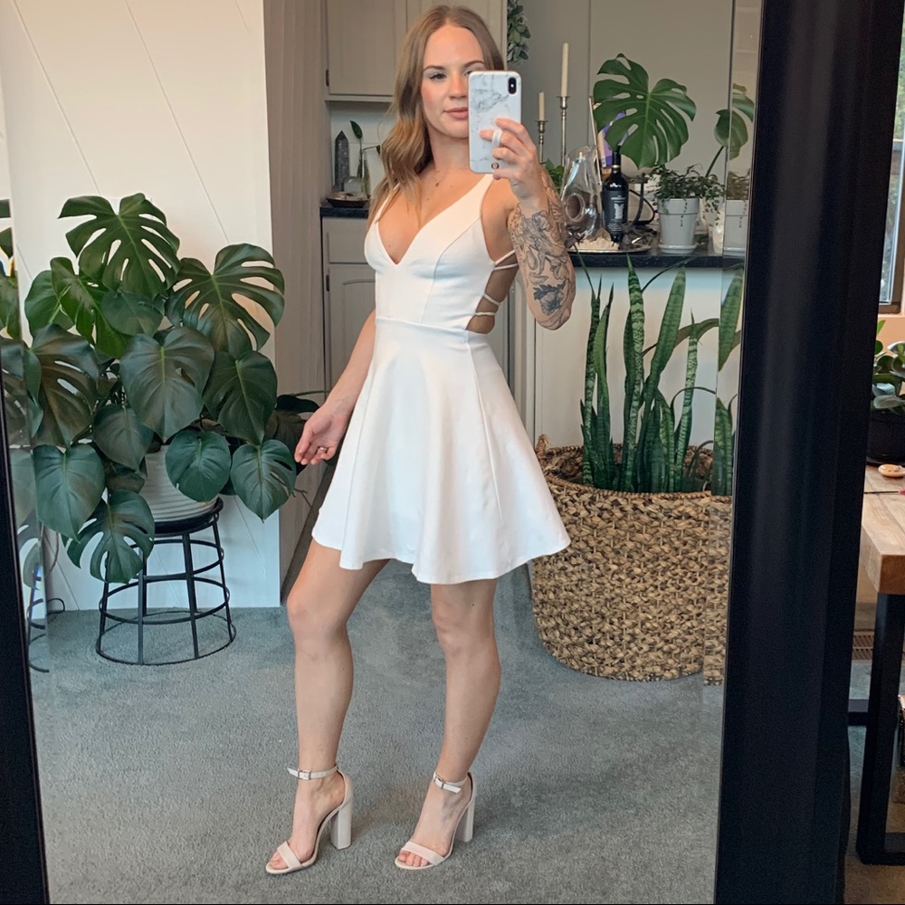 Lulu’s White Backless Skater Dress - Picture 4 of 8